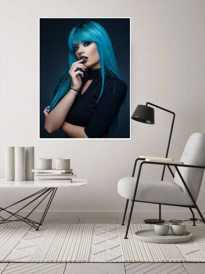 Poster beauty-Model cu look gotic 