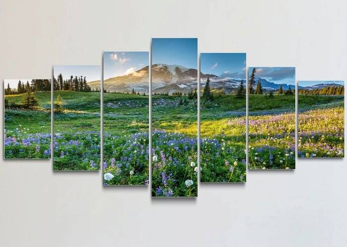 Tablou multicanvas - Campie inflorita la poalele muntilor