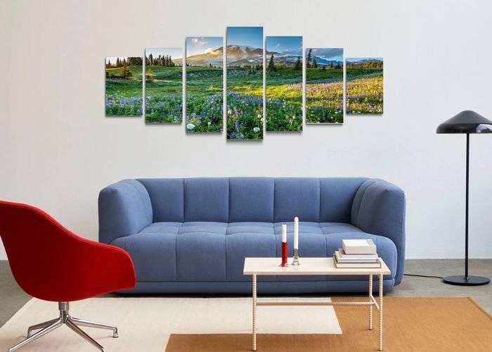 Tablou multicanvas - Campie inflorita la poalele muntilor